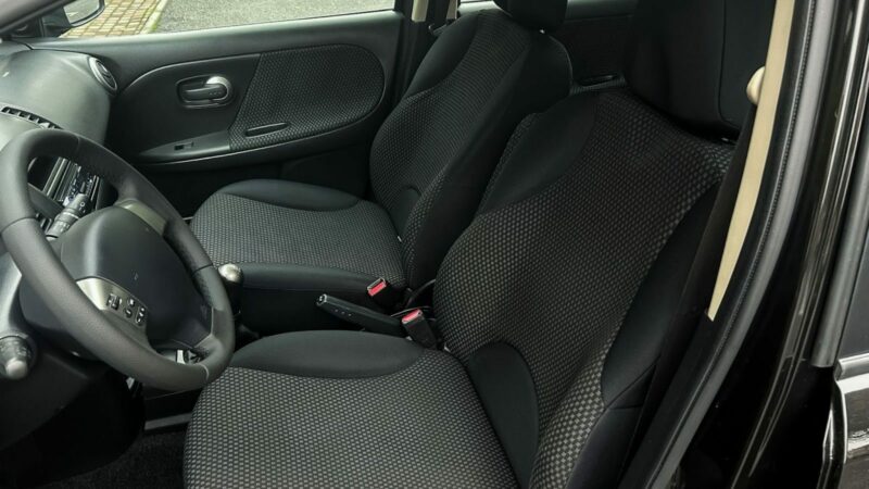 Fabric Upholstery vs Leather Car Seat Cleaning